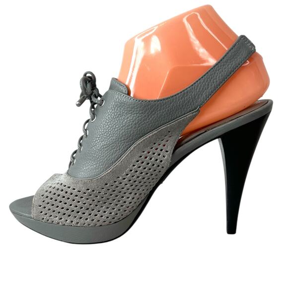 Kenneth Cole New York Perforated Leather Slingback Heels in Gray Women's Sz 7.5M - Picture 2 of 16